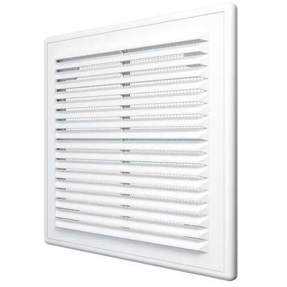 Immagine di Griglia di ventilazione in plastica 2121R, 150x150 mm, bianco, con zanzariera.