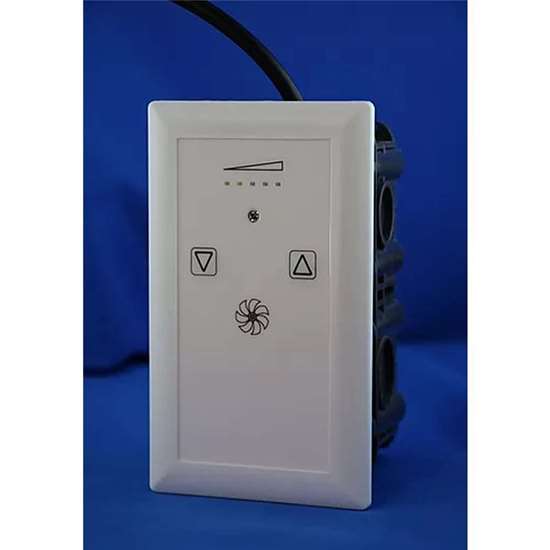 Image sur Régulateur à 5 vitesses TFR 0.5 pour ventilateurs de cheminée, 230V. Installation dans une boîte combi-encastré en 2 parties IP 300. Plaque frontal Durolon. Feuille frontale en polyester résistant aux UV. Indicateurs de scène au moyen de diodes électroluminescentes.